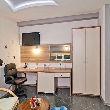 Garni Hotel Lama ครากูเยวัตส์ ภายนอก รูปภาพ