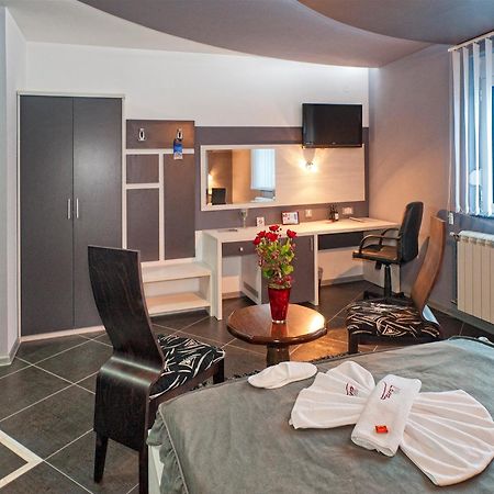Garni Hotel Lama ครากูเยวัตส์ ภายนอก รูปภาพ