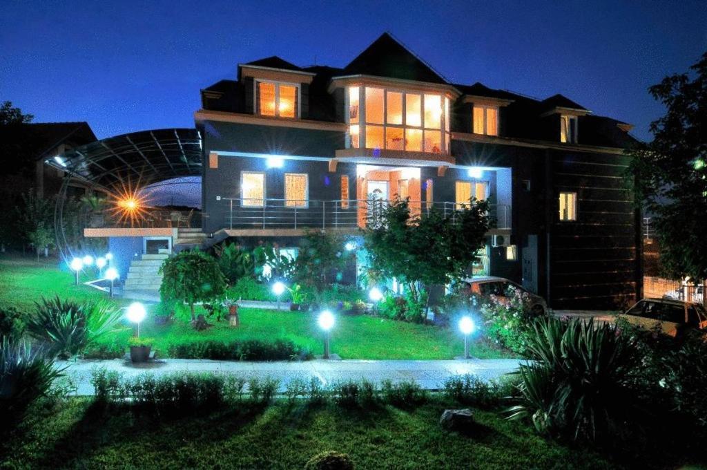 Garni Hotel Lama ครากูเยวัตส์ ภายนอก รูปภาพ