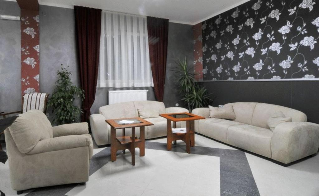 Garni Hotel Lama ครากูเยวัตส์ ภายนอก รูปภาพ