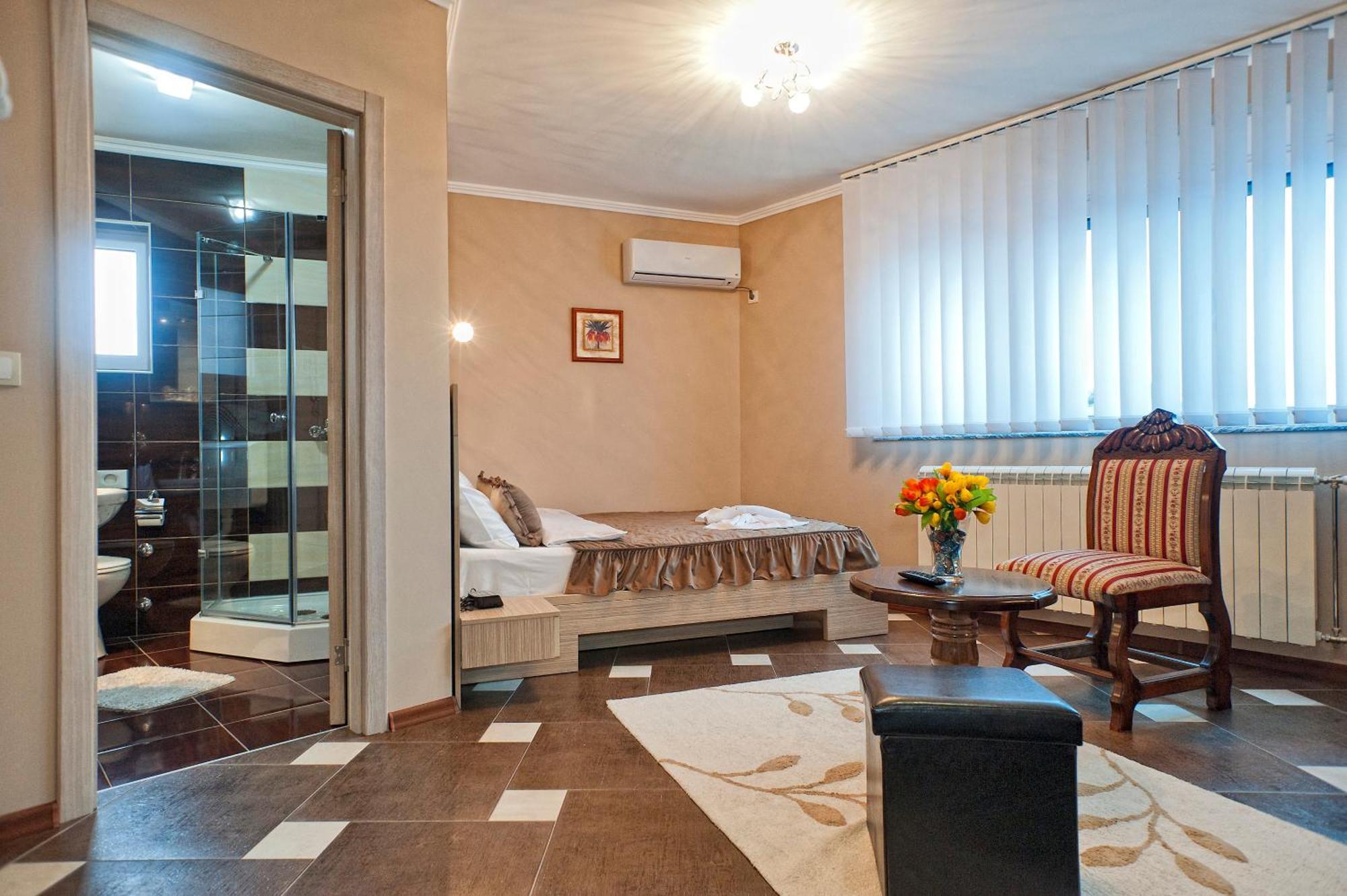 Garni Hotel Lama ครากูเยวัตส์ ภายนอก รูปภาพ