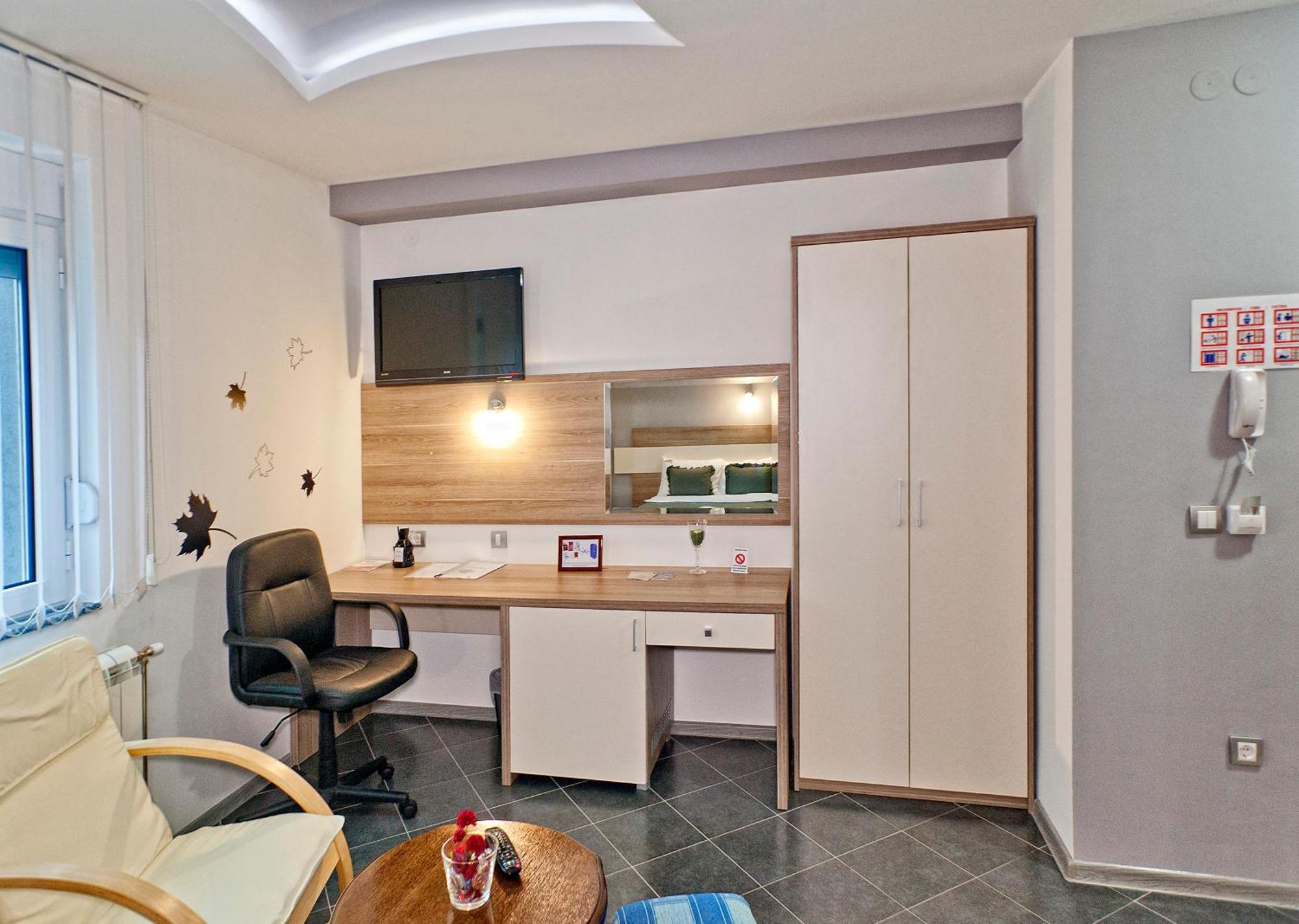 Garni Hotel Lama ครากูเยวัตส์ ภายนอก รูปภาพ
