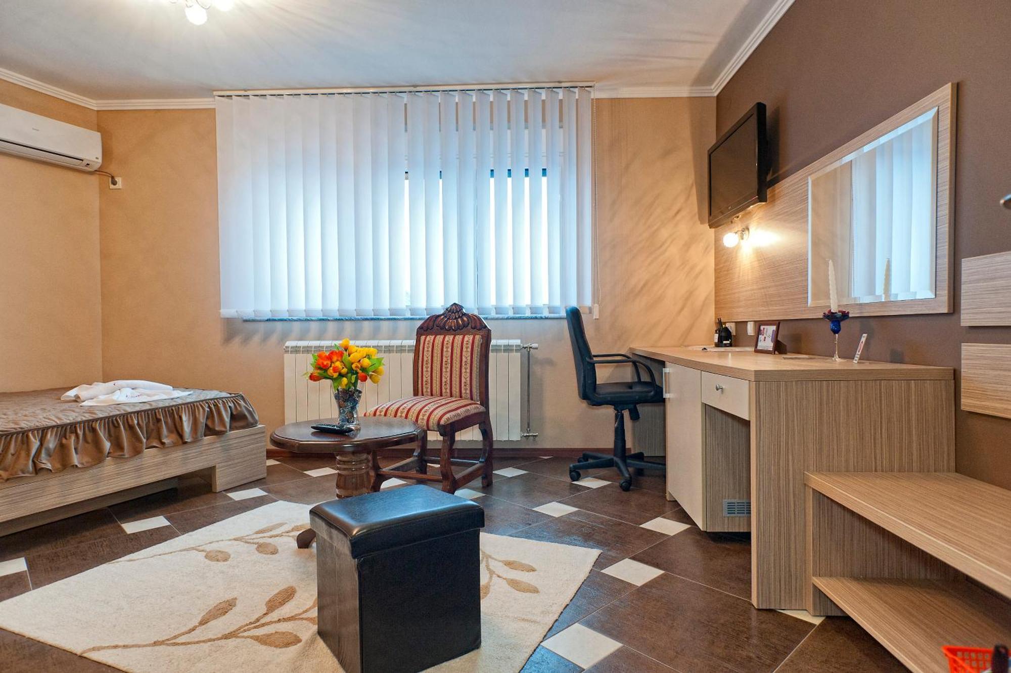 Garni Hotel Lama ครากูเยวัตส์ ภายนอก รูปภาพ
