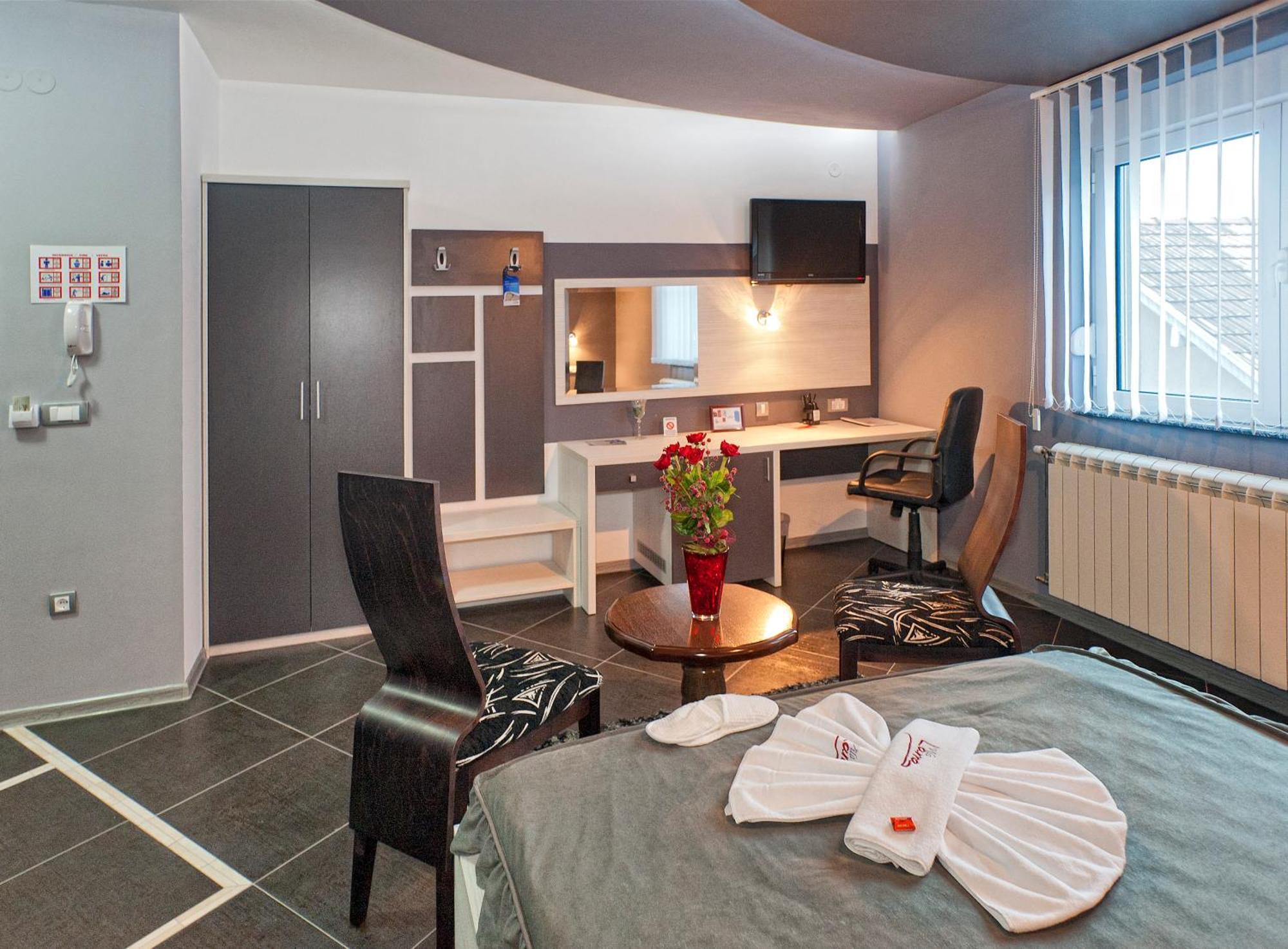 Garni Hotel Lama ครากูเยวัตส์ ภายนอก รูปภาพ