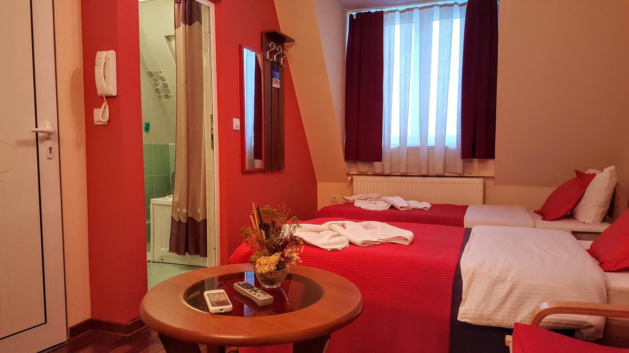 Garni Hotel Lama ครากูเยวัตส์ ภายนอก รูปภาพ