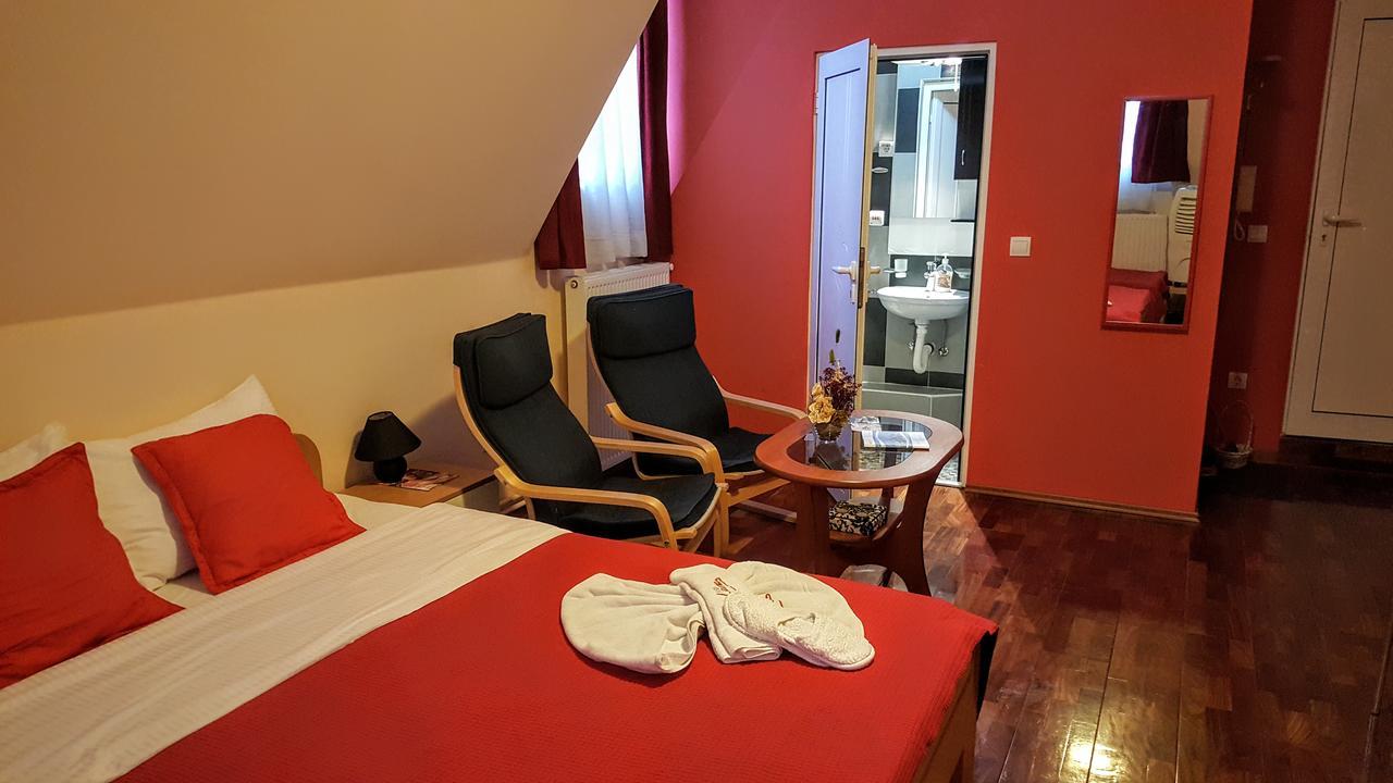 Garni Hotel Lama ครากูเยวัตส์ ภายนอก รูปภาพ
