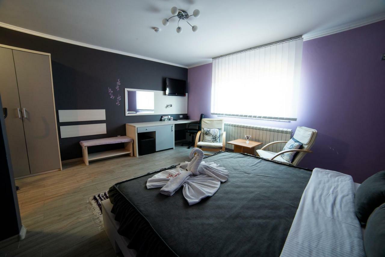 Garni Hotel Lama ครากูเยวัตส์ ภายนอก รูปภาพ
