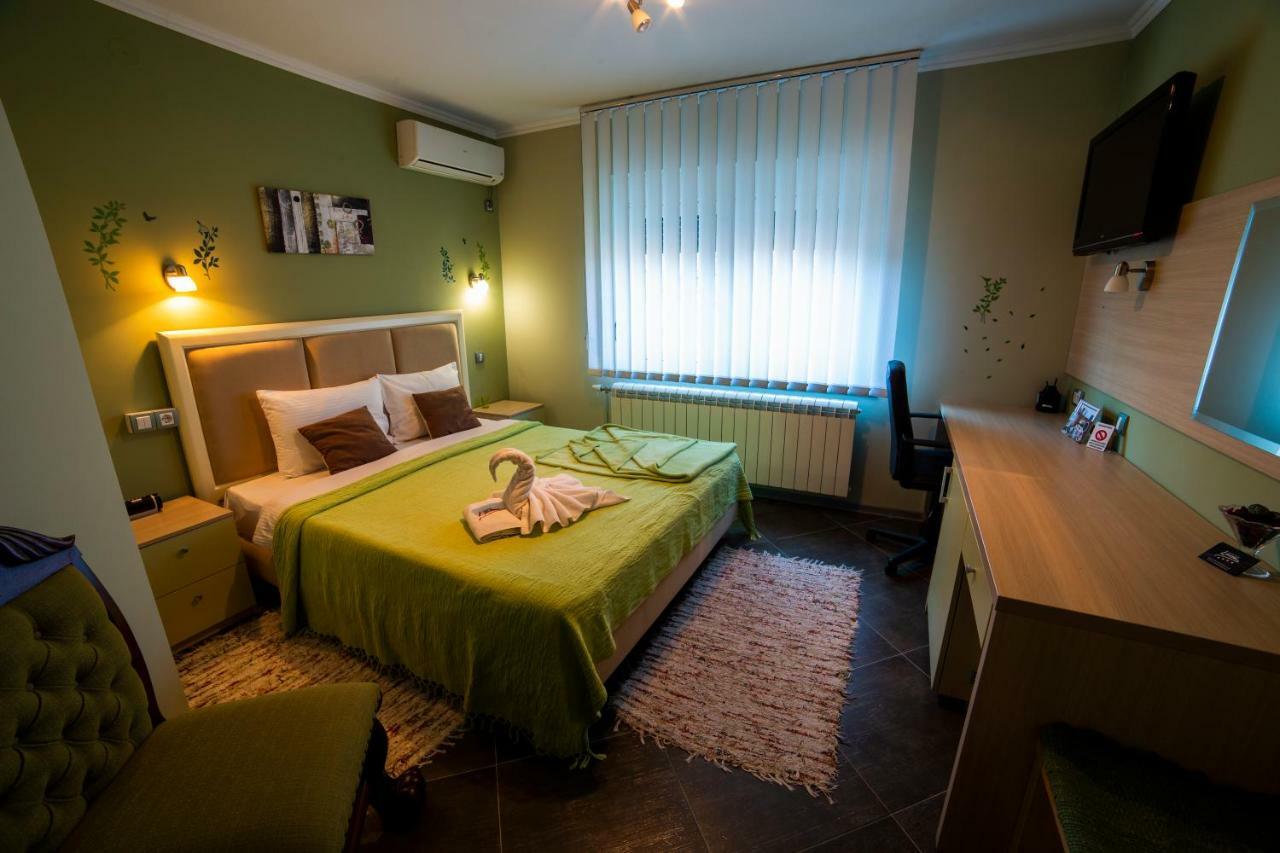 Garni Hotel Lama ครากูเยวัตส์ ภายนอก รูปภาพ