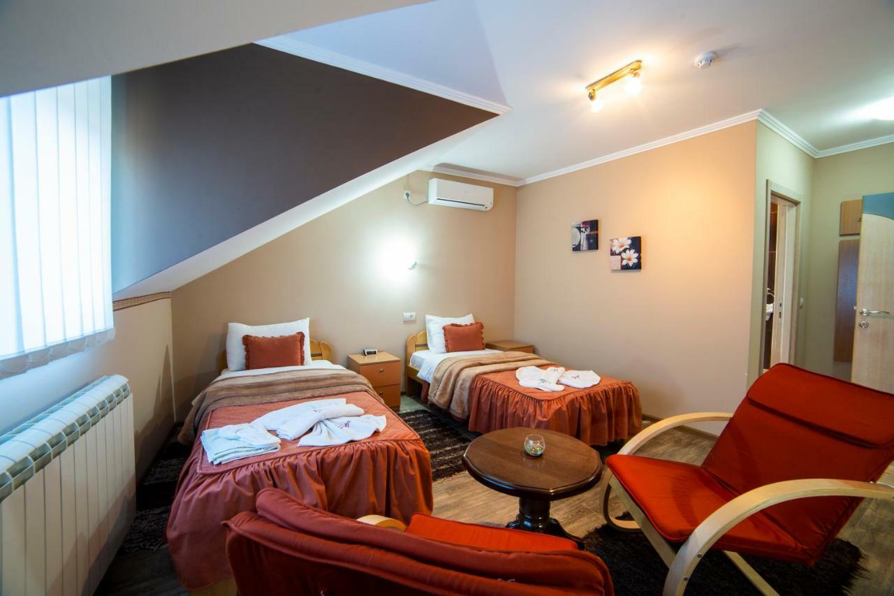 Garni Hotel Lama ครากูเยวัตส์ ภายนอก รูปภาพ