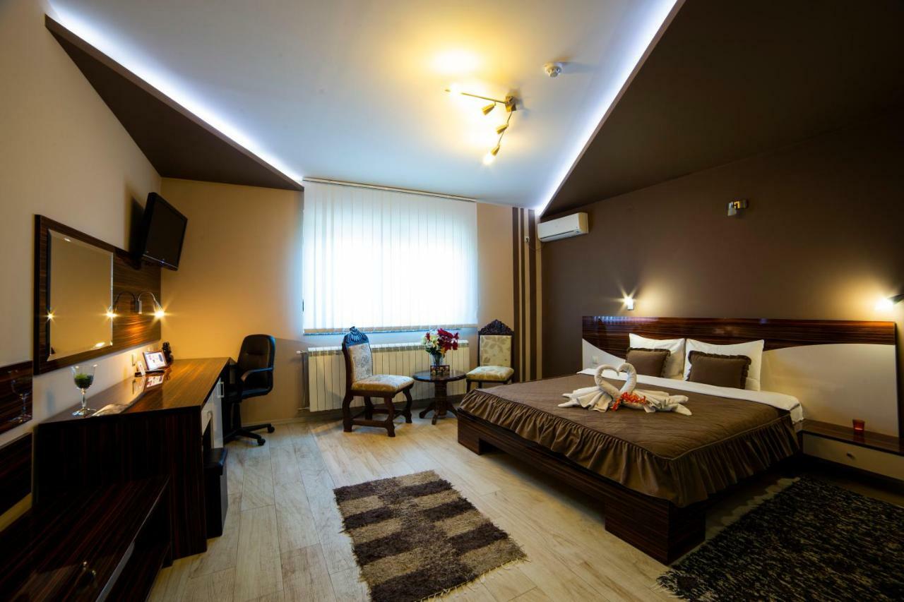 Garni Hotel Lama ครากูเยวัตส์ ภายนอก รูปภาพ