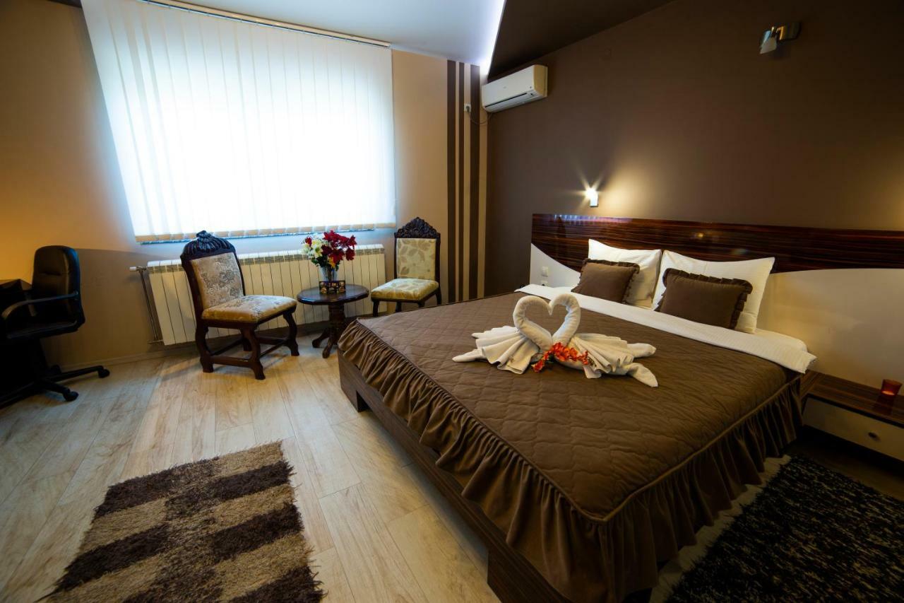 Garni Hotel Lama ครากูเยวัตส์ ภายนอก รูปภาพ