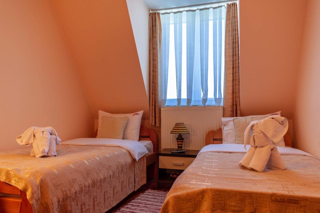 Garni Hotel Lama ครากูเยวัตส์ ภายนอก รูปภาพ